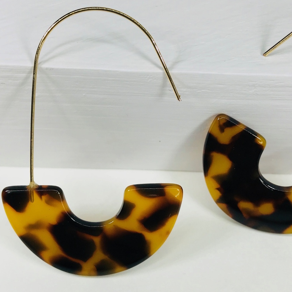 Tortoise and Gold Resin Drop Earrings - Picture 2 of 5